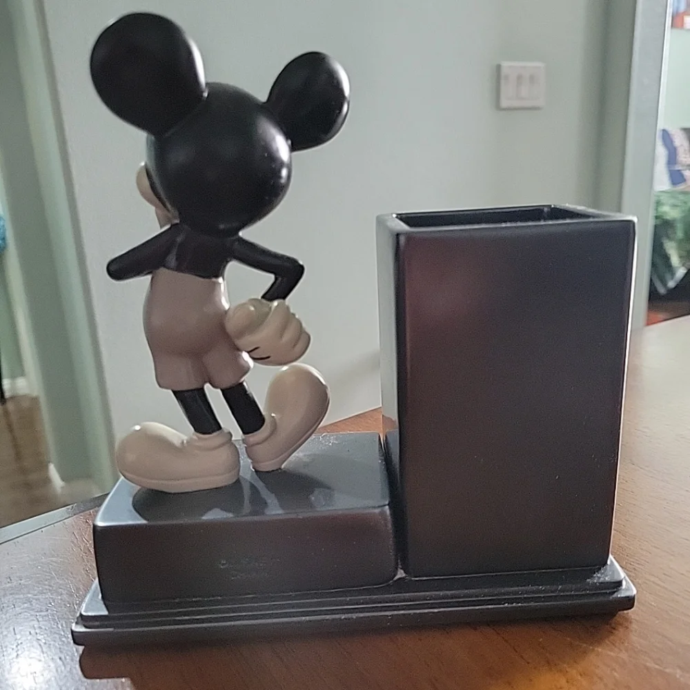 Disney black white